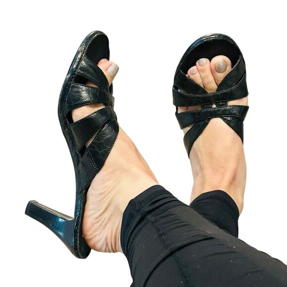 10/$25🦋 What's What by Aeropostale Black Heels - Size 7.5 - Picture 8 of 11